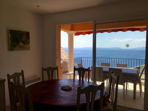 Villa fracap grande vue mer et proximite plage House in Rayol-Canadel-sur-Mer