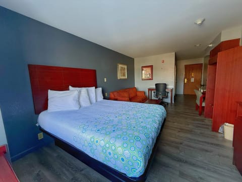 BlissPoint Inn & Suites, Northwood Hotel in Toledo