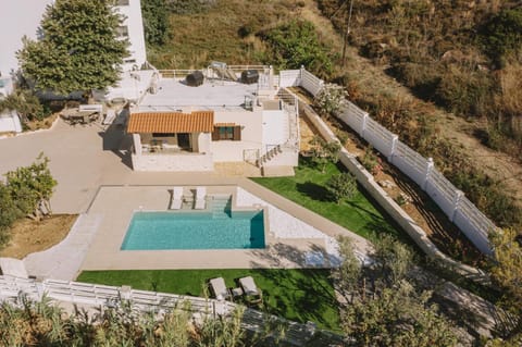 Property building, Day, Natural landscape, Bird's eye view, Pool view, Swimming pool