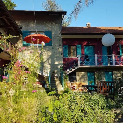 Property building, Patio, Garden, Balcony/Terrace