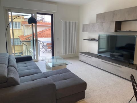 Communal lounge/ TV room, TV and multimedia, Living room