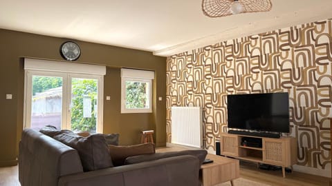TV and multimedia, Living room, Seating area, Dining area, heating, internet