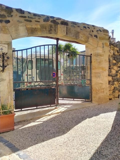 Garden, Parking