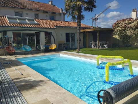 Property building, Day, Garden, Garden view, Pool view, Swimming pool