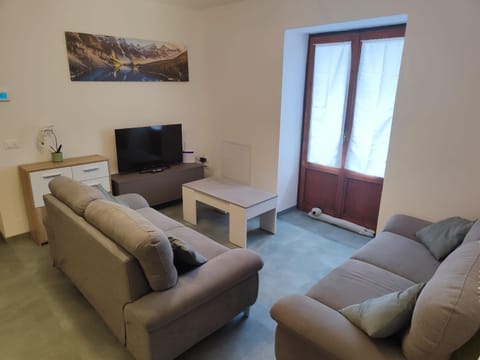 Communal lounge/ TV room, TV and multimedia