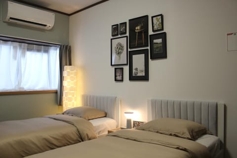 Bed, Bedroom, air conditioner