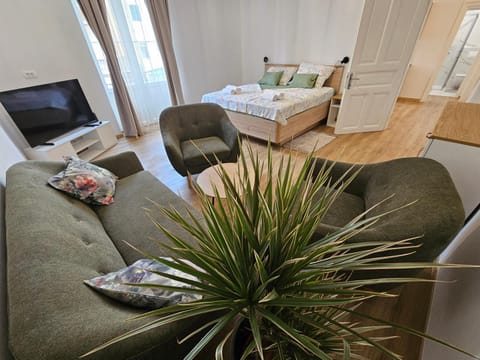 Communal lounge/ TV room, Bed, Seating area, Bedroom