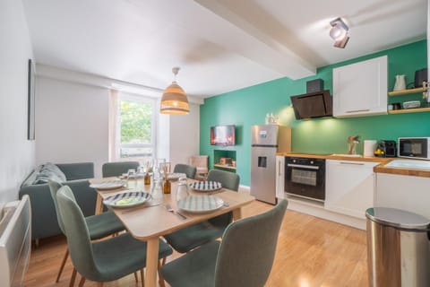 TV and multimedia, Coffee/tea facilities, Kitchen or kitchenette, Living room, Seating area, Dining area, dishwasher, internet, oven, stove, toaster