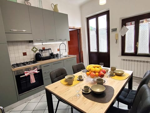 Kitchen or kitchenette, Decorative detail, dishwasher, oven, kitchen