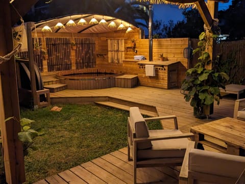 Hot Tub, Hot Tub