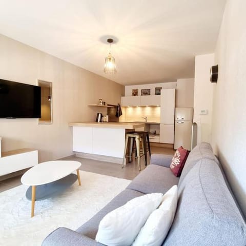 Kitchen or kitchenette, Living room, Dining area