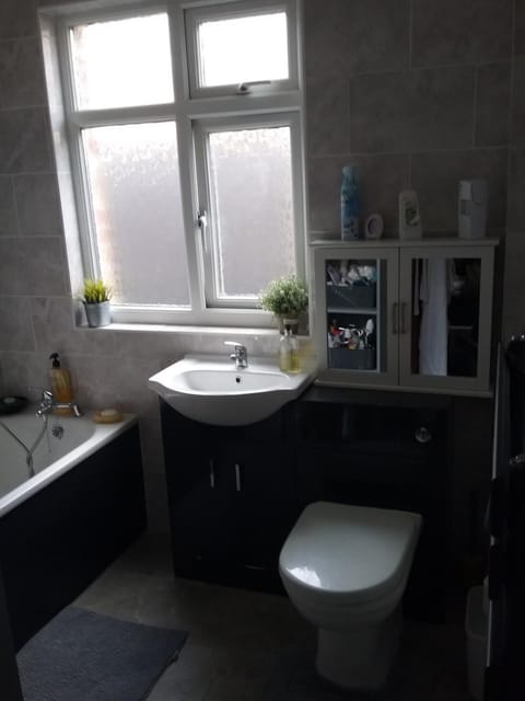 medium sized room in my bungalow Vacation rental in Clacton-on-Sea