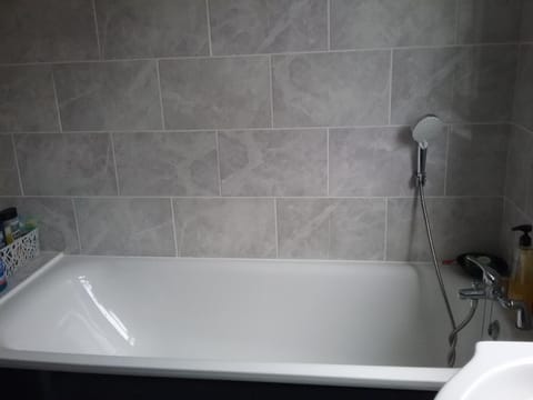 medium sized room in my bungalow Vacation rental in Clacton-on-Sea