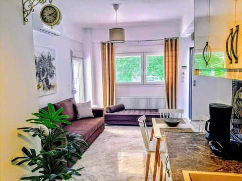 Photo of the whole room, Guests