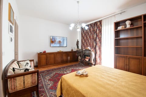 TV and multimedia, Photo of the whole room