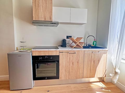 Coffee/tea facilities, Kitchen or kitchenette, oven