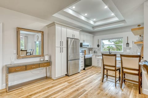 Spacious Waterfront 6 Bedroom Duplex in lovely Rotonda West near oceans ,Golfing, Park Pool House in Rotonda West