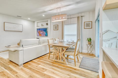 Spacious Waterfront 6 Bedroom Duplex in lovely Rotonda West near oceans ,Golfing, Park Pool House in Rotonda West