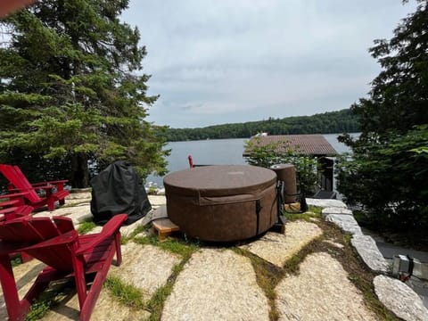 Meech Lake Lodge - Family Getaway House in Gatineau