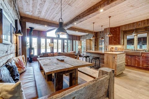 Meech Lake Lodge - Family Getaway House in Gatineau