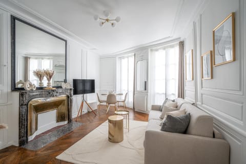 TV and multimedia, Living room, Seating area, Dining area, fireplace, internet