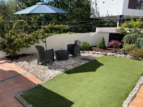 Garden, Garden, Balcony/Terrace