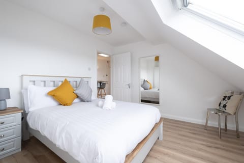 Luxury Modern PENTHOUSE, City Centre, SLEEPS 6 Apartment in Galway