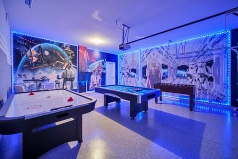 Billiard, Game Room