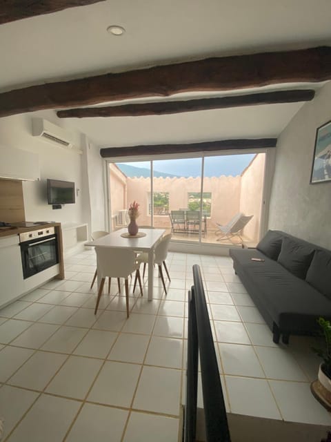 View (from property/room), Balcony/Terrace, Kitchen or kitchenette, Living room, Dining area