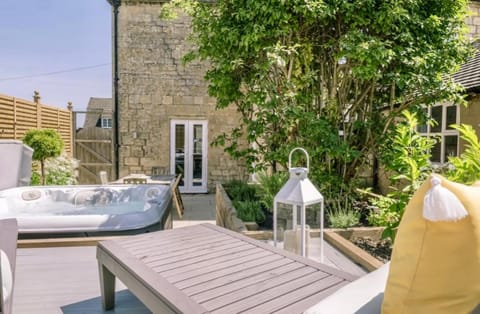 Luxury Cotswolds Cottage with Hot Tub House in Winchcombe