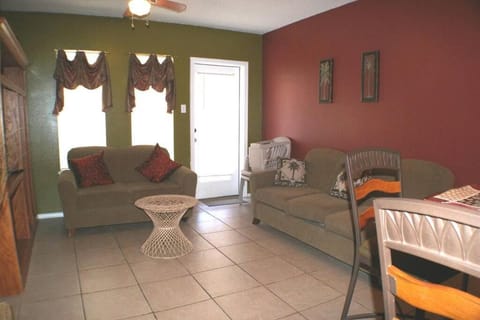 Las Palmas 8 Close to entertainment district, beach access Apartment in South Padre Island