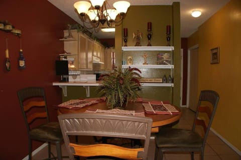 Las Palmas 8 Close to entertainment district, beach access Apartment in South Padre Island