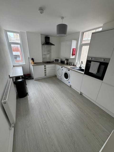 Kitchen or kitchenette, oven, stove, toaster, washing machine, dryer