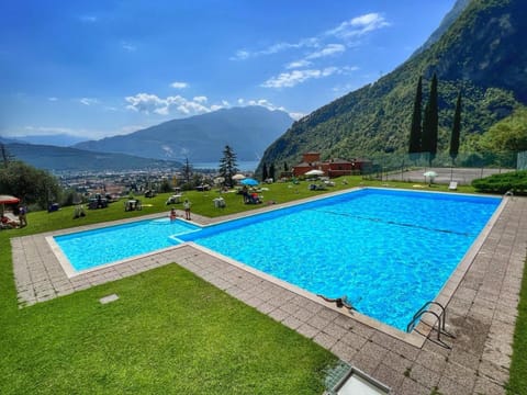 Mountain view, Pool view, Swimming pool