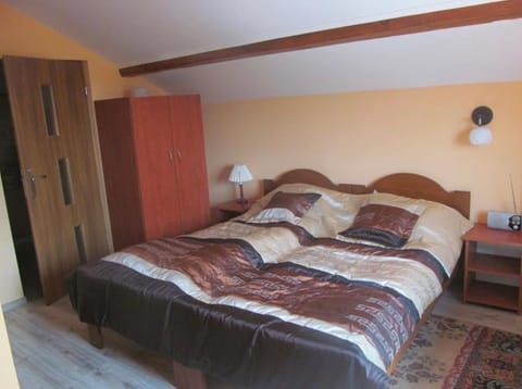 Bed, Photo of the whole room, wardrobe