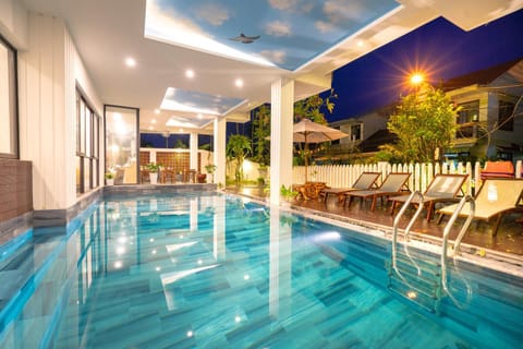 Pool view, Swimming pool, sunbed
