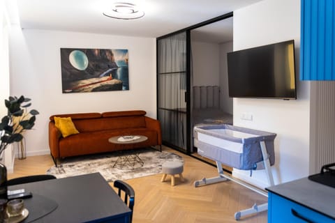 Bed, Living room, Bedroom