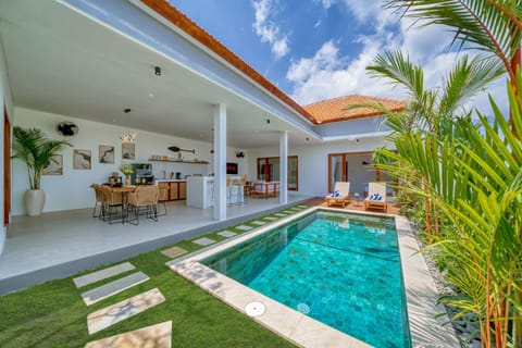 Chic and Comfy 3bd Perenenan Villa Construction Near Villa in North Kuta