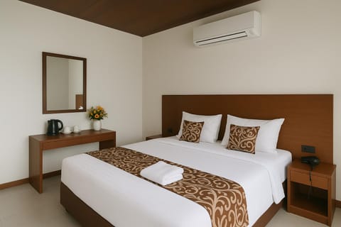 Bed, Photo of the whole room, Bedroom, air conditioner