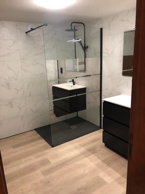 Grande maison à à Bresse avec jacuzzi cheminée et jardin Idéal pour les familles et amis House in La Bresse