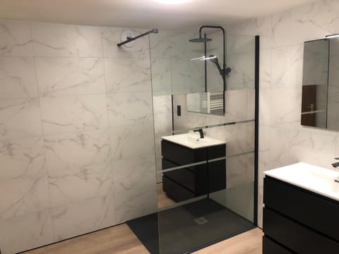 Grande maison à à Bresse avec jacuzzi cheminée et jardin Idéal pour les familles et amis House in La Bresse