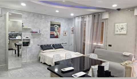 Marilyn House Apartment in Ladispoli