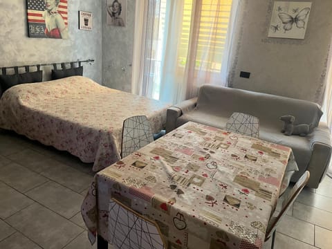 Marilyn House Apartment in Ladispoli