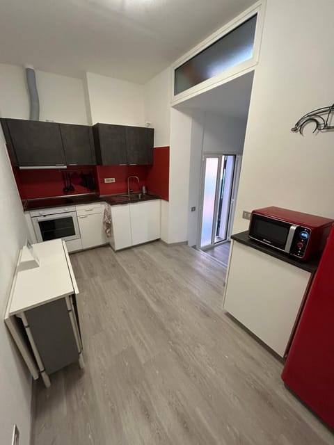 Kitchen or kitchenette, Dining area, oven, stove