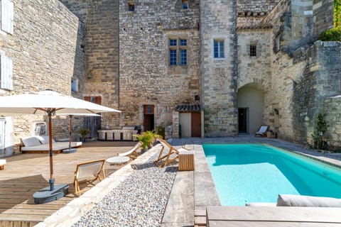 Swimming pool, sunbed