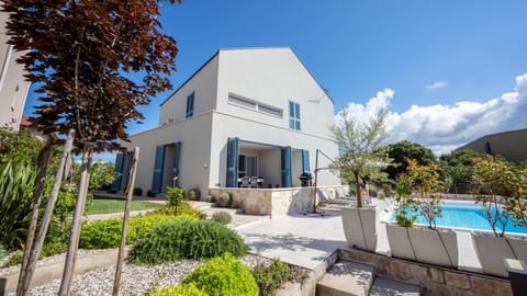 Property building, Patio, Garden, Swimming pool