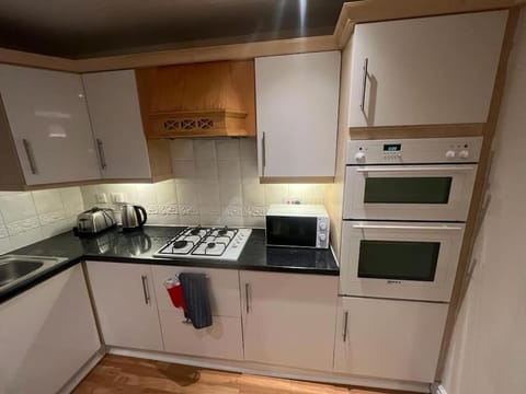 Big new house! 5BDR, sleeps 13, with parking House in England