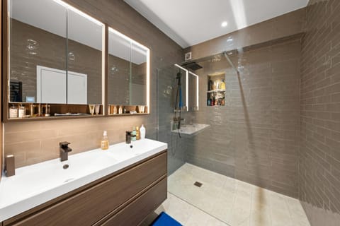 Shower, Bathroom