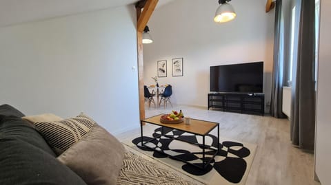 TV and multimedia, Living room, Dining area