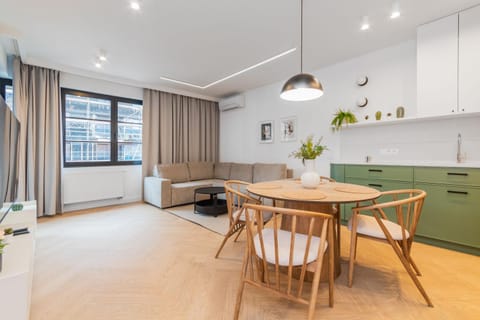 Kitchen or kitchenette, Living room, Seating area, Dining area